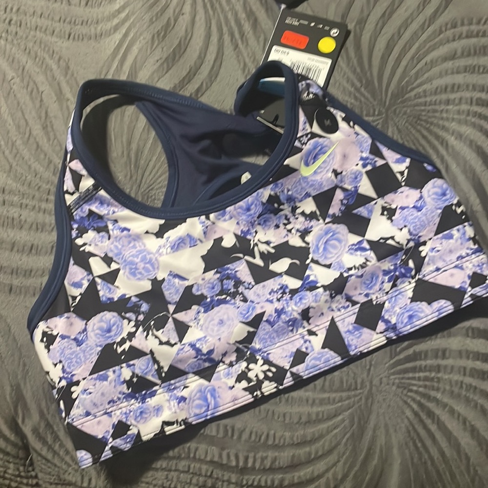 The Nike One Tight Fit 3-piece NWT - Picture 2 of 4